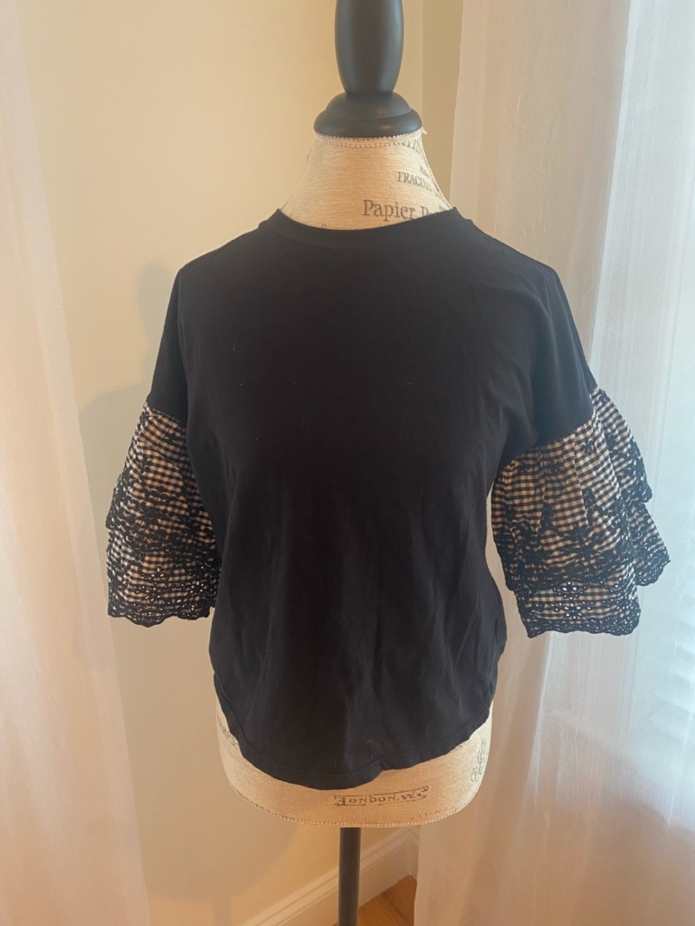 Black Short Sleeve Cotton Top with Lace Puff Sleeves Size S-M by designer lab